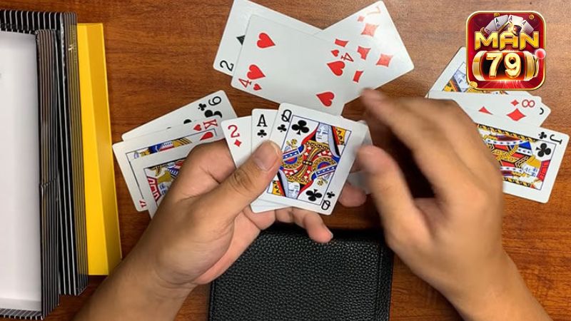 Ai muốn chiến thắng game này phải biết cách diễn Poker face dù thế bài có xấu đến đâu